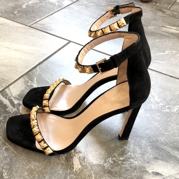 Stuart Weitzman Shoes - 🖤 Stuart Weitzman Rosist black and gold heels size 10